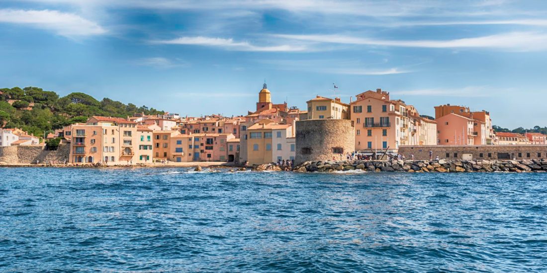 Élégance et évasion : l'immobilier de luxe dans la baie de Saint-Tropez